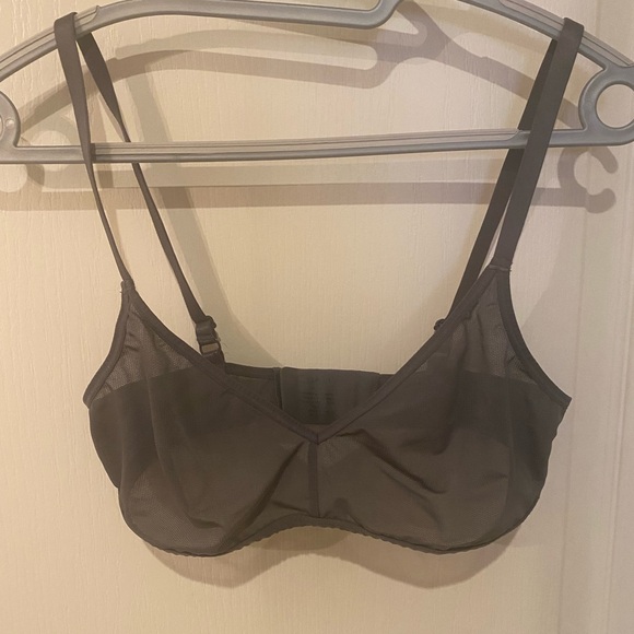 Negative sieve bra size 2 color gray, great condition - Picture 2 of 3